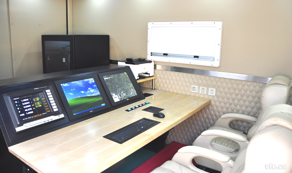 移動式高壓電機能效計量檢測平臺內(nèi)部操控臺 移動式高壓電機能效計量檢測平臺內(nèi)部操控臺